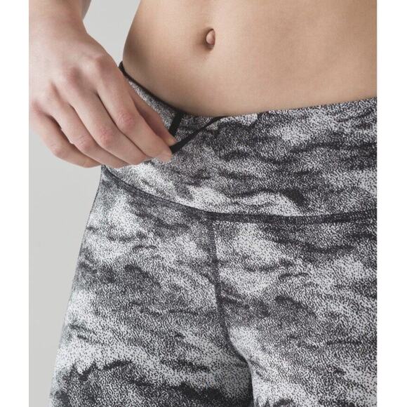 Lululemon Pace Rival Crop Tights 22” Luxtreme Hazy Days Black White sz 6 / S - Picture 9 of 15